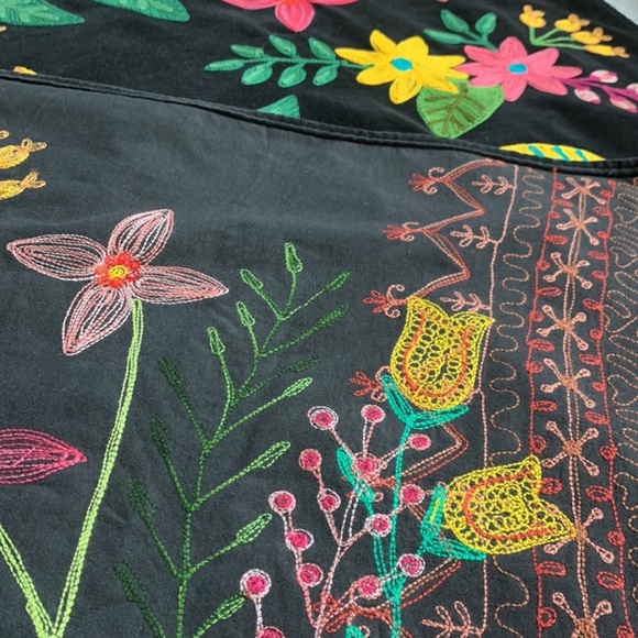 Karma Living velvet embroidered throw - Picture 5 of 7